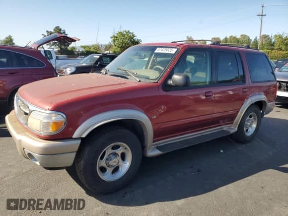 ✅ 2001 Ford Explorer • VIN: 1FMDU64P21UB11722 • Лот: 57425525. Опубликован ранее на Copart с пробегом 116 938 миль. Бесплатный доступ к архиву аукционных продаж из США и подробный отчёт об истории автомобиля на DreamBid. Изображение 1.