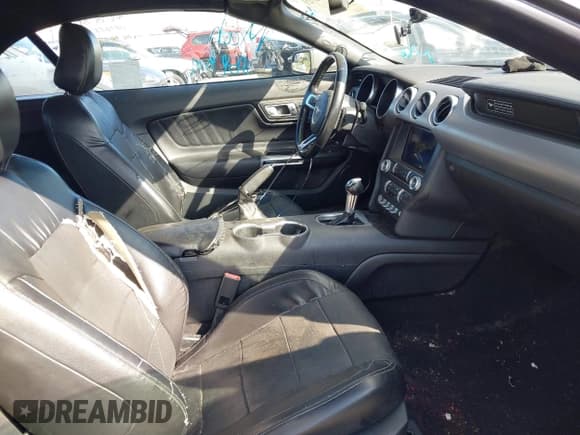 ✅ 2020 Ford Mustang EcoBoost Premium • VIN: 1FATP8UH8L5138728 • Lot: 43512721. Wystawiony na IAAI z przebiegiem 137 221 mil. Bezpłatny archiwum sprzedaży aukcyjnych z USA i szczegółowy raport historii pojazdu na DreamBid. Zdjęcie 5.