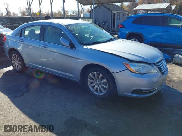 ✅ 2012 Chrysler 200 Touring • VIN: 1C3CCBBB6CN174200 • Lot: 43671017. Wystawiony na IAAI z przebiegiem 254 572 mil. Bezpłatny archiwum sprzedaży aukcyjnych z USA i szczegółowy raport historii pojazdu na DreamBid. Zdjęcie 1.