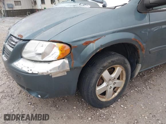 ✅ 2005 Dodge Caravan SXT • VIN: 2D4GP44L05R435073 • Lot: 43633448. Wystawiony na IAAI z przebiegiem 359 537 mil. Bezpłatny archiwum sprzedaży aukcyjnych z USA i szczegółowy raport historii pojazdu na DreamBid. Zdjęcie 6.