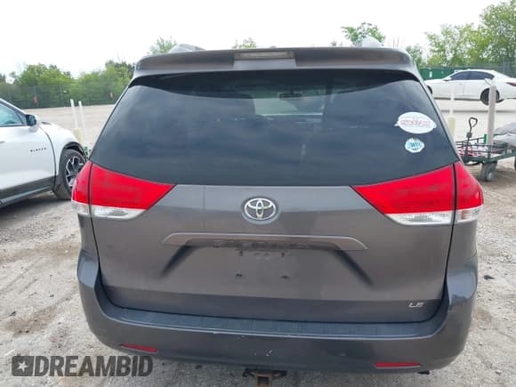 ✅ 2011 Toyota Sienna LE AAS • VIN: 5TDKK3DC8BS091026 • Лот: 42441983. Опубликован ранее на IAAI с пробегом 191 553 миль. Бесплатный доступ к архиву аукционных продаж из США и подробный отчёт об истории автомобиля на DreamBid. Изображение 16.