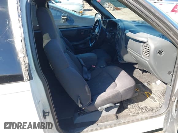 ✅ 2003 Chevrolet S-10 LS • VIN: 1GCCS19X638231181 • Лот: 41616836. Опубликован ранее на IAAI с пробегом Не указан. Бесплатный доступ к архиву аукционных продаж из США и подробный отчёт об истории автомобиля на DreamBid. Изображение 5.