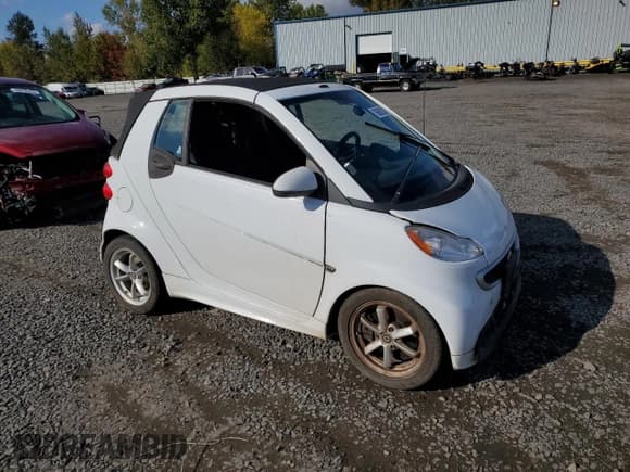 ✅ 2015 Smart fortwo Passion • VIN: WMEEK3BA5FK835565 • Lot: 76688204. Wystawiony na Copart z przebiegiem 62 674 mil. Bezpłatny archiwum sprzedaży aukcyjnych z USA i szczegółowy raport historii pojazdu na DreamBid. Zdjęcie 4.