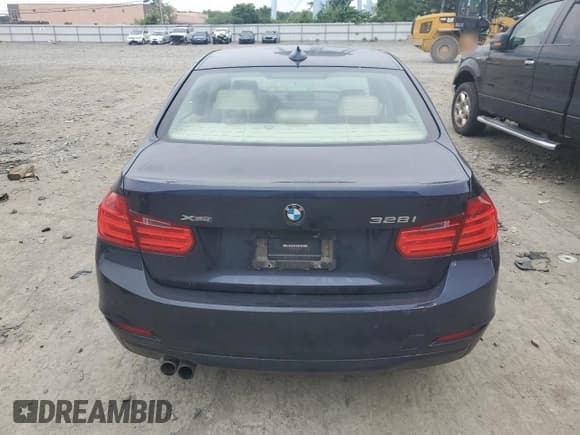 ✅ 2015 BMW 3 Series 328i xDrive • VIN: WBA3B5G52FNS13532 • Lot: 58327295. Wystawiony na Copart z przebiegiem 118 337 mil. Bezpłatny archiwum sprzedaży aukcyjnych z USA i szczegółowy raport historii pojazdu na DreamBid. Zdjęcie 6.