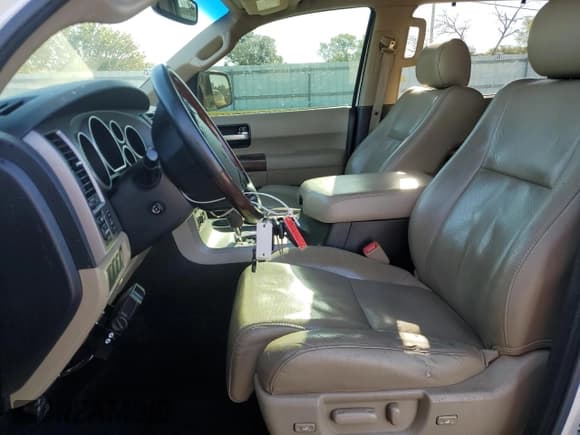 ✅ 2012 Toyota Sequoia Platinum • VIN: 5TDDW5G14CS062207 • Lot: 85547175. Listed on Copart with 171,208 mi. Free auction sales archive from the USA and detailed vehicle history report at DreamBid. Image 7.