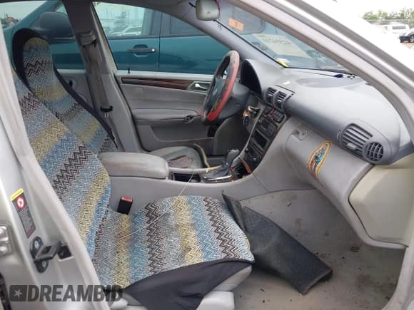 ✅ 2002 Mercedes-Benz C 230/260/280/320 • VIN: WDBRF64J52E009146 • Lot: 42504210. Wystawiony na IAAI z przebiegiem 188 496 mil. Bezpłatny archiwum sprzedaży aukcyjnych z USA i szczegółowy raport historii pojazdu na DreamBid. Zdjęcie 5.