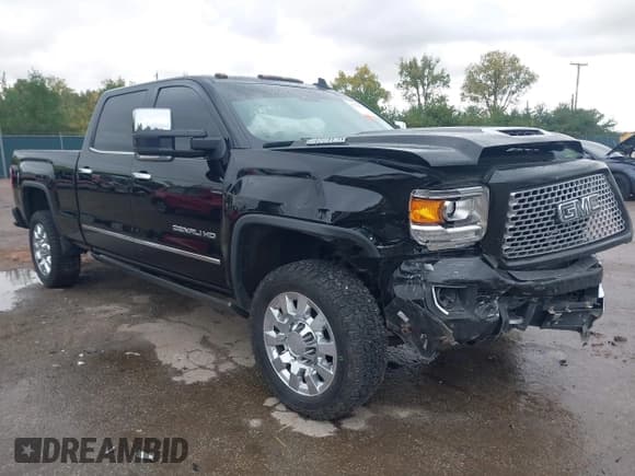 ✅ 2017 GMC Sierra 2500HD Denali • VIN: 1GT12UEY2HF246271 • Лот: 43504990. Опубликован ранее на IAAI с пробегом 115 762 миль. Бесплатный доступ к архиву аукционных продаж из США и подробный отчёт об истории автомобиля на DreamBid. Изображение 1.