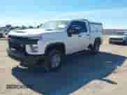 2020 Chevrolet Silverado 2500HD Work Truck z VIN 1GC2YLE71LF266041, wystawiony jako IAAI lot #42070288 z przebiegiem 158 606 mil mil oraz . Historia ofert i sprzedaży dostępna na DreamBid. Obrazek 2.