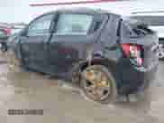 ✅ 2013 Chevrolet Sonic RS • VIN: 1G1JG6SB8D4137857 • Lot: 42236357. Wystawiony na IAAI z przebiegiem 112 618 mil mil. Skorzystaj z bezpłatnego archiwum sprzedaży aukcyjnych z USA i zobacz szczegółowy raport historii pojazdu na DreamBid. Zdjęcie 3.