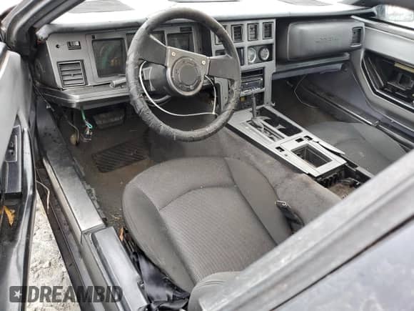 1986 Chevrolet Corvette z VIN 1G1YY0782G5120329, wystawiony jako Copart lot #84996684 z przebiegiem Nie podano mil oraz Czysty tytuł • Clean title. Historia ofert i sprzedaży dostępna na DreamBid. Obrazek 8.