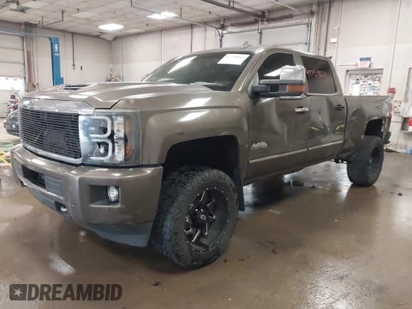 ✅ 2018 Chevrolet Silverado 2500HD High Country • VIN: 1GC1KXEY7JF102223 • Лот: 42759853. Опубликован ранее на IAAI с пробегом 89 061 миль. Бесплатный доступ к архиву аукционных продаж из США и подробный отчёт об истории автомобиля на DreamBid. Изображение 18.