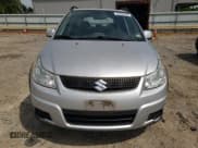 ✅ 2010 Suzuki SX4 • VIN: JS2YB5A30A6302105 • Lot: 54560335. Wystawiony na Copart z przebiegiem 173 220 mil. Bezpłatny archiwum sprzedaży aukcyjnych z USA i szczegółowy raport historii pojazdu na DreamBid. Zdjęcie 5.