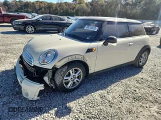 ✅ 2013 MINI Hardtop • VIN: WMWSU3C55DT685264 • Lot: 93013555. Wystawiony na Copart z przebiegiem 110 682 mil. Bezpłatny archiwum sprzedaży aukcyjnych z USA i szczegółowy raport historii pojazdu na DreamBid. Zdjęcie 1.