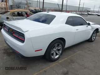 2019 Dodge Challenger SXT z VIN 2C3CDZAG6KH669989, wystawiony jako IAAI lot #43333069 z przebiegiem 161 866 mil mil oraz . Historia ofert i sprzedaży dostępna na DreamBid. Obrazek 4.