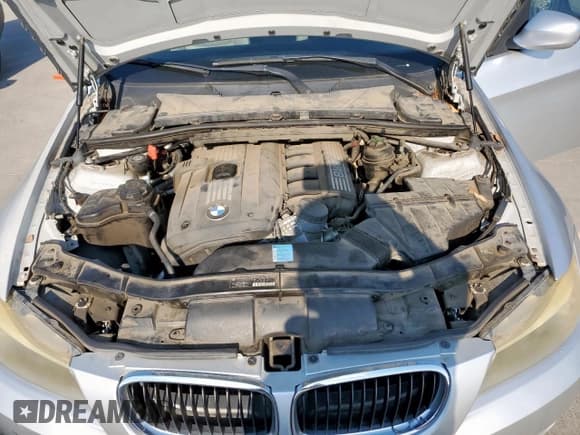 ✅ 2010 BMW 3 Series 328i • VIN: WBAPH7G51ANM52106 • Lot: 84205015. Wystawiony na Copart z przebiegiem 81 776 mil. Bezpłatny archiwum sprzedaży aukcyjnych z USA i szczegółowy raport historii pojazdu na DreamBid. Zdjęcie 11.