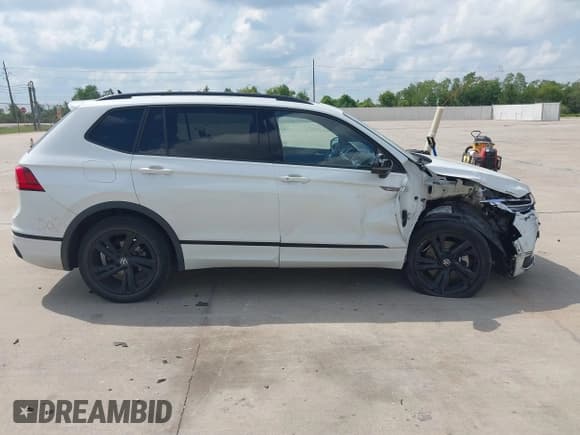✅ 2023 Volkswagen Tiguan SE R-Line Black • VIN: 3VVCB7AX3PM048922 • Lot: 43262407. Listed on IAAI with 48,966 mi. Free auction sales archive from the USA and detailed vehicle history report at DreamBid. Image 13.