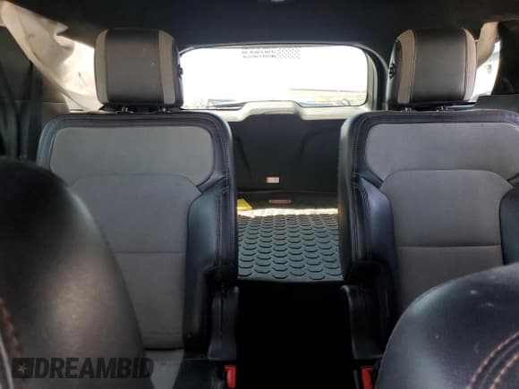 ✅ 2017 Ford Explorer XLT • VIN: 1FM5K7D82HGA70137 • Lot: 57715745. Wystawiony na Copart z przebiegiem 91 282 mil. Bezpłatny archiwum sprzedaży aukcyjnych z USA i szczegółowy raport historii pojazdu na DreamBid. Zdjęcie 10.