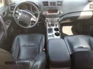 ✅ 2012 Toyota Highlander • VIN: 5TDZK3EH3CS065752 • Lot: 69861805. Wystawiony na Copart z przebiegiem 246 778 mil. Bezpłatny archiwum sprzedaży aukcyjnych z USA i szczegółowy raport historii pojazdu na DreamBid. Zdjęcie 8.