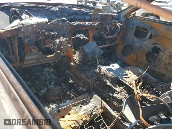 ✅ 2012 Dodge Challenger SXT • VIN: 2C3CDYAG2CH269195 • Lot: 69290284. Wystawiony na Copart z przebiegiem Nie podano. Bezpłatny archiwum sprzedaży aukcyjnych z USA i szczegółowy raport historii pojazdu na DreamBid. Zdjęcie 8.