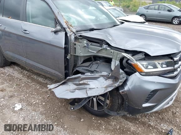 ✅ 2021 Volkswagen Atlas SE • VIN: 1V2LP2CA9MC523755 • Lot: 42375801. Listed on IAAI with 46,165 mi. Free auction sales archive from the USA and detailed vehicle history report at DreamBid. Image 6.