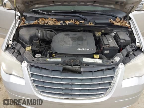 ✅ 2011 Chrysler Town & Country Touring • VIN: 2A4RR8DG0BR784363 • Lot: 43677916. Wystawiony na IAAI z przebiegiem 227 780 mil. Bezpłatny archiwum sprzedaży aukcyjnych z USA i szczegółowy raport historii pojazdu na DreamBid. Zdjęcie 10.