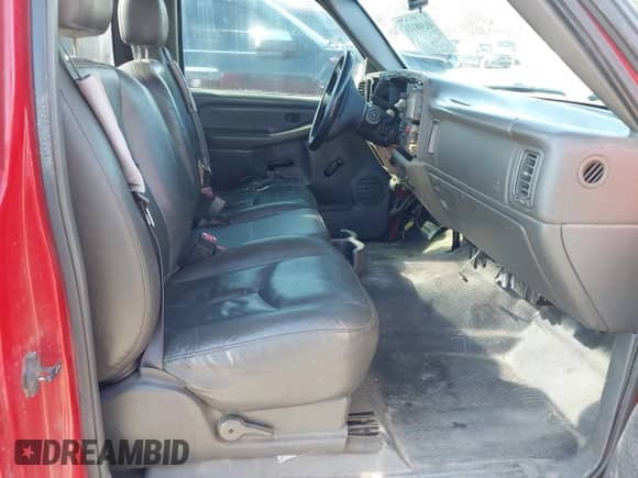 2004 Chevrolet Silverado 1500 Work Truck z VIN 1GCEC14X34Z152656, wystawiony jako IAAI lot #41308111 z przebiegiem Nie podano mil oraz . Historia ofert i sprzedaży dostępna na DreamBid. Obrazek 5.