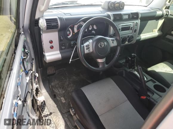 ✅ 2013 Toyota FJ Cruiser • VIN: JTEBU4BF2DK158898 • Lot: 71873265. Wystawiony na Copart z przebiegiem 114 924 mil. Bezpłatny archiwum sprzedaży aukcyjnych z USA i szczegółowy raport historii pojazdu na DreamBid. Zdjęcie 8.