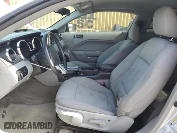 ✅ 2007 Ford Mustang Deluxe • VIN: 1ZVFT80N875282300 • Лот: 58549175. Опубликован ранее на Copart с пробегом 157 176 миль. Бесплатный доступ к архиву аукционных продаж из США и подробный отчёт об истории автомобиля на DreamBid. Изображение 7.