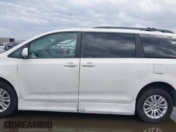 2011 Toyota Sienna XLE AAS with VIN 5TDYK3DC1BS106301, listed as a IAAI auction lot 43423294 with 158,803 mi miles and . Bid and sale history available at DreamBid. Image 15.