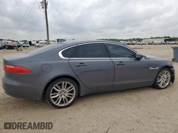 ✅ 2016 Jaguar XF 35t Prestige • VIN: SAJBE4BV3GCY06368 • Lot: 67263315. Listed on Copart with 217,450 mi. Free auction sales archive from the USA and detailed vehicle history report at DreamBid. Image 3.