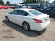 ✅ 2013 Nissan Altima SV • VIN: 1N4AL3AP7DC119571 • Lot: 42980056. Wystawiony na IAAI z przebiegiem 238 994 mil. Bezpłatny archiwum sprzedaży aukcyjnych z USA i szczegółowy raport historii pojazdu na DreamBid. Zdjęcie 3.