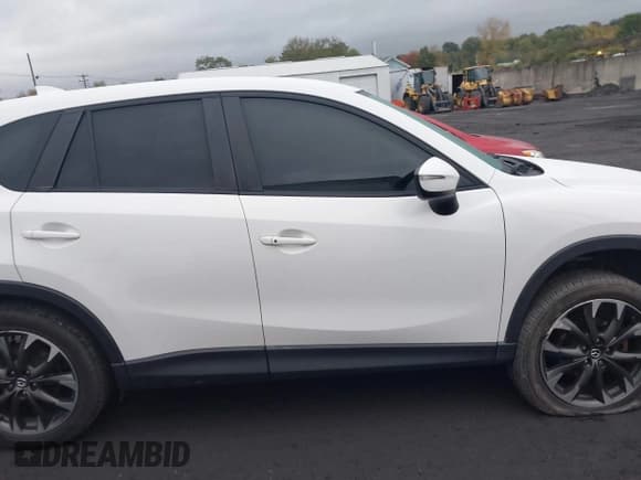 ✅ 2016 Mazda CX-5 Grand Touring • VIN: JM3KE4DY5G0760878 • Lot: 43450576. Wystawiony na IAAI z przebiegiem 143 780 mil. Bezpłatny archiwum sprzedaży aukcyjnych z USA i szczegółowy raport historii pojazdu na DreamBid. Zdjęcie 13.