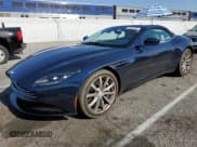 ✅ 2019 Aston Martin DB11 • VIN: SCFRMFCWXKGM06913 • Лот: 43062865. Опубликован ранее на Copart с пробегом 34 383 миль. Бесплатный доступ к архиву аукционных продаж из США и подробный отчёт об истории автомобиля на DreamBid. Изображение 1.