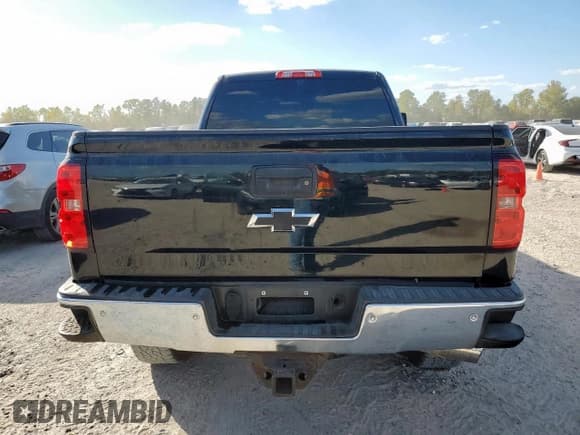 ✅ 2015 Chevrolet Silverado 2500HD LTZ • VIN: 1GC1KWE8XFF104422 • Lot: 92996355. Wystawiony na Copart z przebiegiem 161 940 mil. Bezpłatny archiwum sprzedaży aukcyjnych z USA i szczegółowy raport historii pojazdu na DreamBid. Zdjęcie 6.