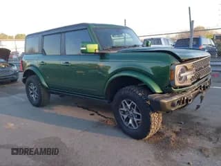 ✅ 2023 Ford Bronco • VIN: 1FMEE5DP2PLB43810 • Lot: 41656885. Wystawiony na IAAI z przebiegiem 22 178 mil. Bezpłatny archiwum sprzedaży aukcyjnych z USA i szczegółowy raport historii pojazdu na DreamBid. Zdjęcie 1.
