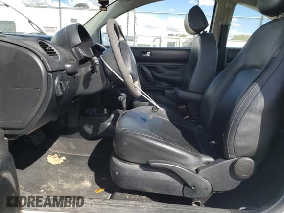 ✅ 2010 Volkswagen Beetle • VIN: 3VWPG3AG8AM020872 • Lot: 80219815. Wystawiony na Copart z przebiegiem 161 659 mil. Bezpłatny archiwum sprzedaży aukcyjnych z USA i szczegółowy raport historii pojazdu na DreamBid. Zdjęcie 7.