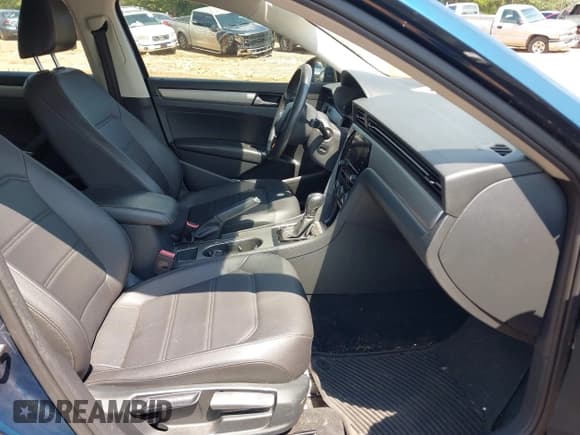 ✅ 2021 Volkswagen Passat SE • VIN: 1VWSA7A30MC002811 • Лот: 42982617. Опубликован ранее на IAAI с пробегом 100 029 миль. Бесплатный доступ к архиву аукционных продаж из США и подробный отчёт об истории автомобиля на DreamBid. Изображение 5.