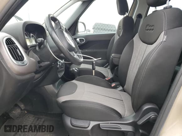 ✅ 2017 FIAT 500L Pop • VIN: ZFBCFAAHXHZ040036 • Lot: 44979975. Listed on Copart with 33,514 mi. Free auction sales archive from the USA and detailed vehicle history report at DreamBid. Image 7.