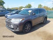 ✅ 2017 Toyota Highlander XLE • VIN: 5TDJZRFH0HS467584 • Лот: 43139016. Опубликован ранее на IAAI с пробегом 81 274 миль. Бесплатный доступ к архиву аукционных продаж из США и подробный отчёт об истории автомобиля на DreamBid. Изображение 17.