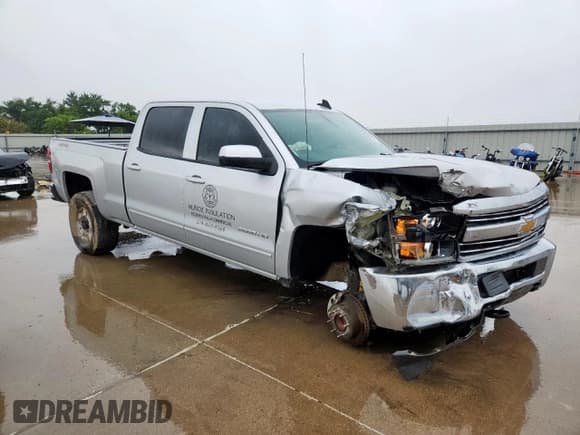 ✅ 2015 Chevrolet Silverado 2500HD LT • VIN: 1GC1CVEG8FF561227 • Lot: 64398545. Wystawiony na Copart z przebiegiem Nie podano. Bezpłatny archiwum sprzedaży aukcyjnych z USA i szczegółowy raport historii pojazdu na DreamBid. Zdjęcie 4.