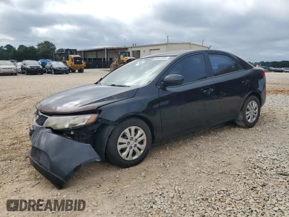 ✅ 2013 Kia Forte LX • VIN: KNAFT4A22D5672155 • Лот: 65541695. Опубликован ранее на Copart с пробегом 135 738 миль. Бесплатный доступ к архиву аукционных продаж из США и подробный отчёт об истории автомобиля на DreamBid. Изображение 1.