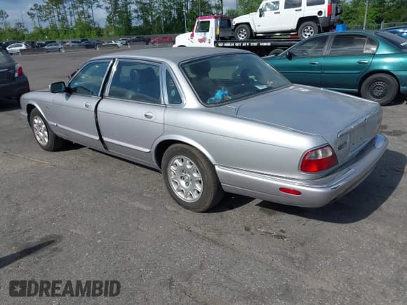 ✅ 2000 Jaguar XJ • VIN: SAJDA14C4YLF13470 • Lot: 42136313. Listed on IAAI with 237,063 mi. Free auction sales archive from the USA and detailed vehicle history report at DreamBid. Image 3.