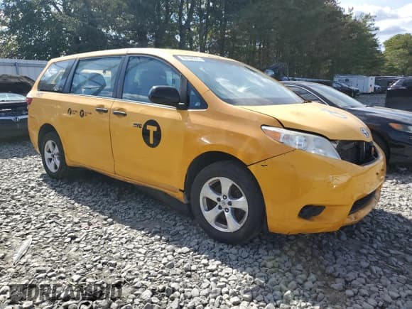 ✅ 2016 Toyota Sienna L • VIN: 5TDZK3DC2GS705008 • Lot: 85184275. Wystawiony na Copart z przebiegiem Nie podano. Bezpłatny archiwum sprzedaży aukcyjnych z USA i szczegółowy raport historii pojazdu na DreamBid. Zdjęcie 4.