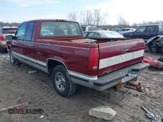 1996 Chevrolet Silverado 2500 z VIN 1GCFC29R8TE221738, wystawiony jako IAAI lot #41712034 z przebiegiem 242 764 mil mil oraz . Historia ofert i sprzedaży dostępna na DreamBid. Obrazek 3.