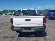 ✅ 2020 Toyota Tacoma SR • VIN: 5TFRX5GN2LX177453 • Lot: 43285689. Wystawiony na IAAI z przebiegiem 100 011 mil. Bezpłatny archiwum sprzedaży aukcyjnych z USA i szczegółowy raport historii pojazdu na DreamBid. Zdjęcie 17.