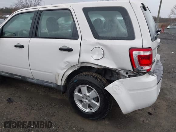 ✅ 2012 Ford Escape XLS • VIN: 1FMCU9C71CKA45029 • Lot: 43790472. Wystawiony na IAAI z przebiegiem 83 508 mil. Bezpłatny archiwum sprzedaży aukcyjnych z USA i szczegółowy raport historii pojazdu na DreamBid. Zdjęcie 6.