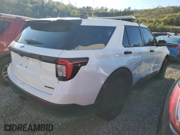 ✅ 2025 Ford Police Interceptor Utility • VIN: 1FM5K8AC5SGB54166 • Lot: 84177985. Listed on Copart with 1,669 mi. Free auction sales archive from the USA and detailed vehicle history report at DreamBid. Image 3.