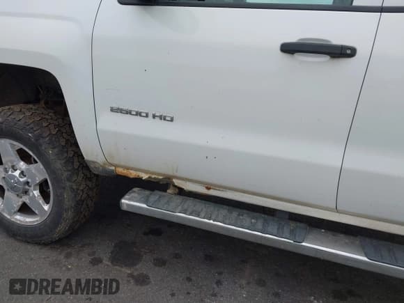 ✅ 2015 Chevrolet Silverado 2500HD LT • VIN: 1GC2KVEG6FZ100680 • Lot: 42928881. Wystawiony na IAAI z przebiegiem 286 834 mil. Bezpłatny archiwum sprzedaży aukcyjnych z USA i szczegółowy raport historii pojazdu na DreamBid. Zdjęcie 6.