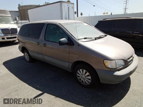 ✅ 1999 Toyota Sienna CE • VIN: 4T3ZF19C6XU147017 • Lot: 81604574. Listed on Copart with 153,181 mi. Free auction sales archive from the USA and detailed vehicle history report at DreamBid. Image 4.
