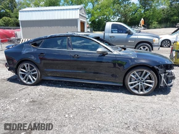 ✅ 2017 Audi RS 7 • VIN: WUAWRBFC4HN902942 • Lot: 42314707. Wystawiony na IAAI z przebiegiem 46 195 mil. Bezpłatny archiwum sprzedaży aukcyjnych z USA i szczegółowy raport historii pojazdu na DreamBid. Zdjęcie 13.